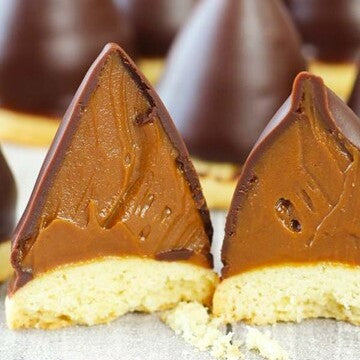 Conitos filled with Dulce de Leche pastry